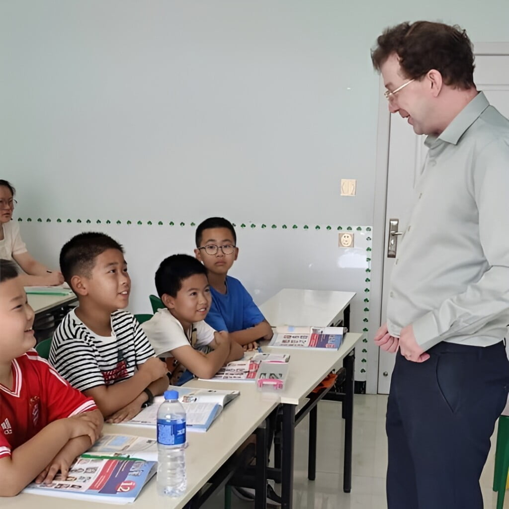 Pat McCarthy teaching at the Ireland Sino Institute