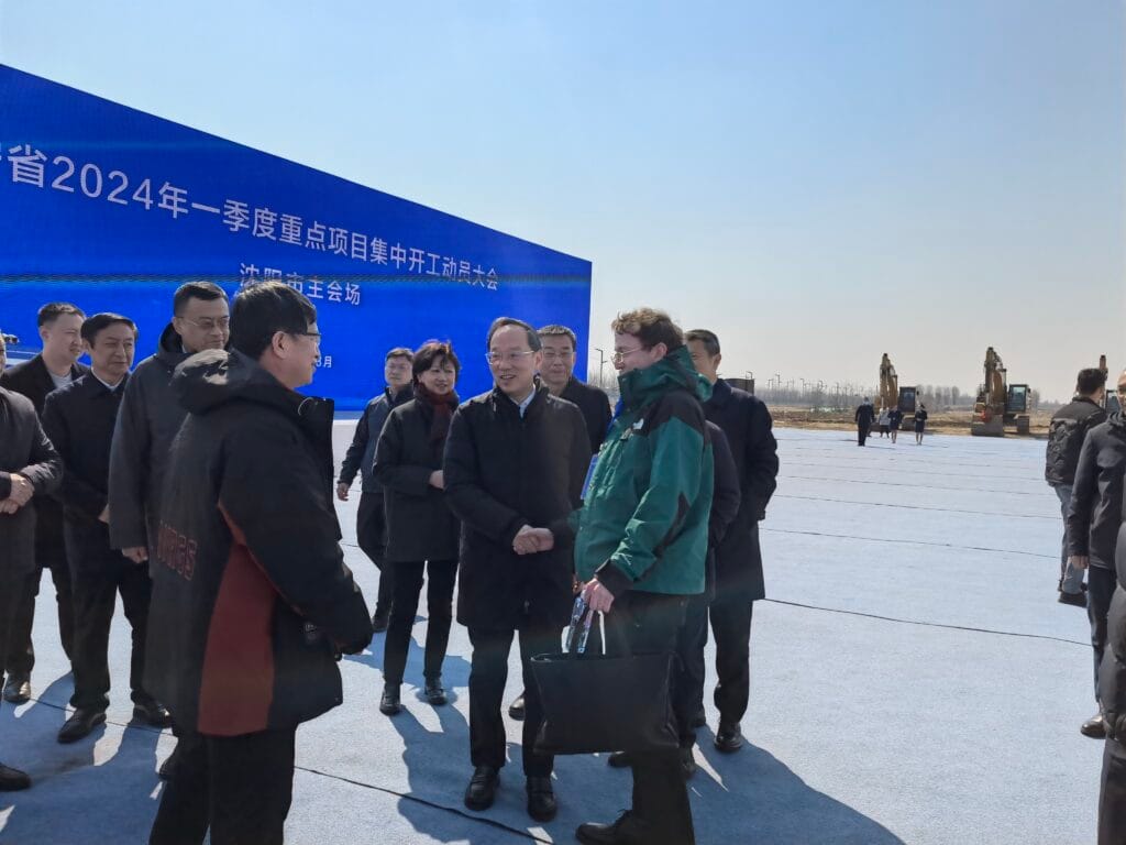 Governor Li Lecheng of Liaoning Province pictured with Pat McCarthy EU Commission Leading Expert and Bill Wang Chairman of the Asia Pacific American Business Leaders Club